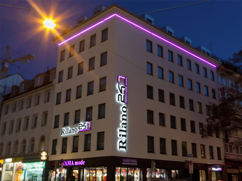 Fassade bei Nacht